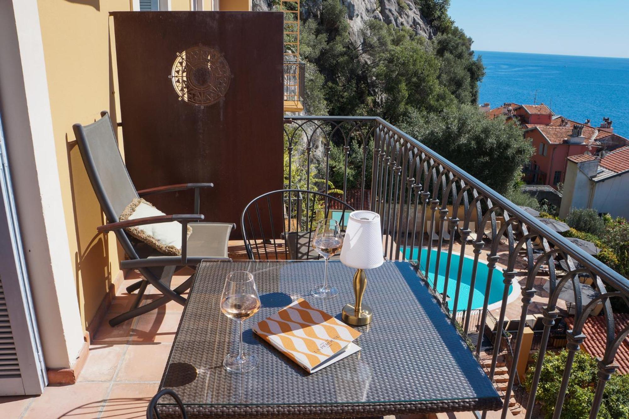 Hotel La Perouse Baie Des Anges 4*