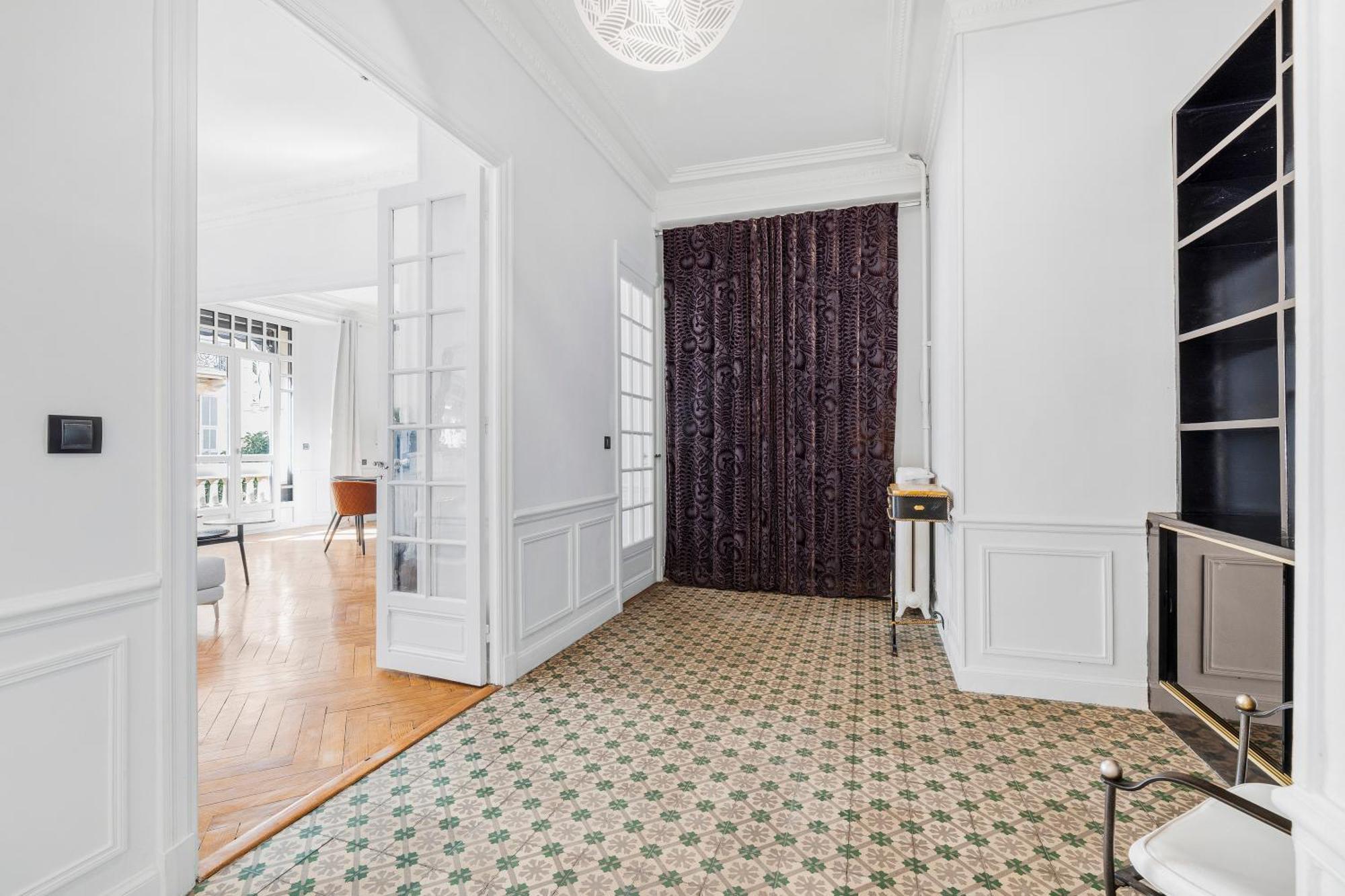 Renting - Joffre - Luxurious Haussmannian 180m2 4 Bedrooms Apartment Nice