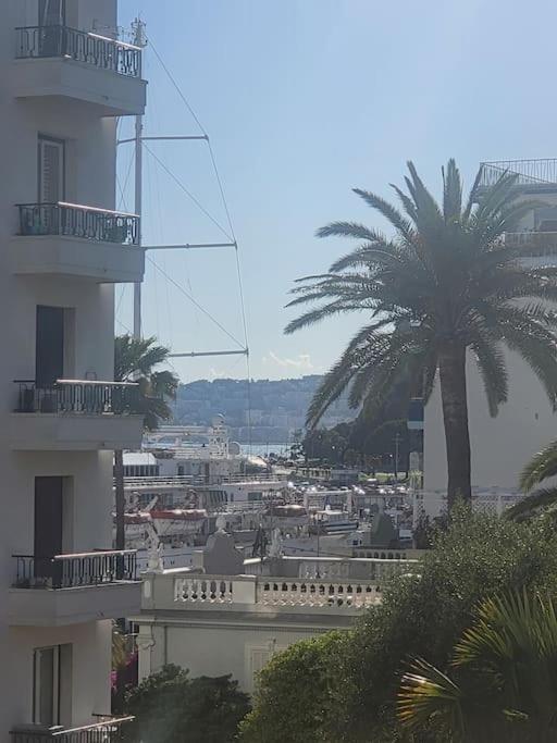 Free Parking, Private Bedroom And Bathroom With Seaview Nice