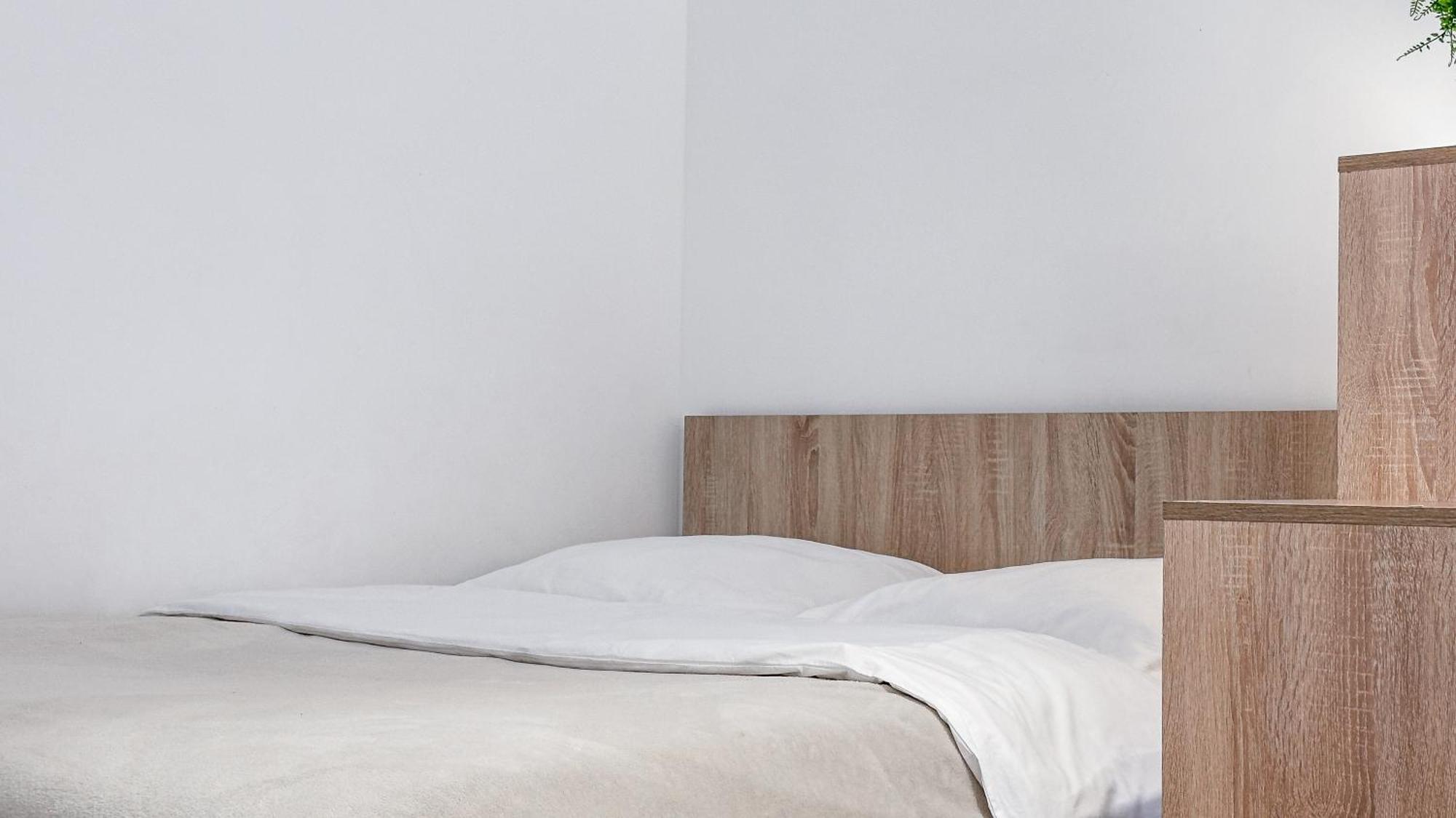 - Bright & Modern - Private Terrace - Aircon - Near Train &