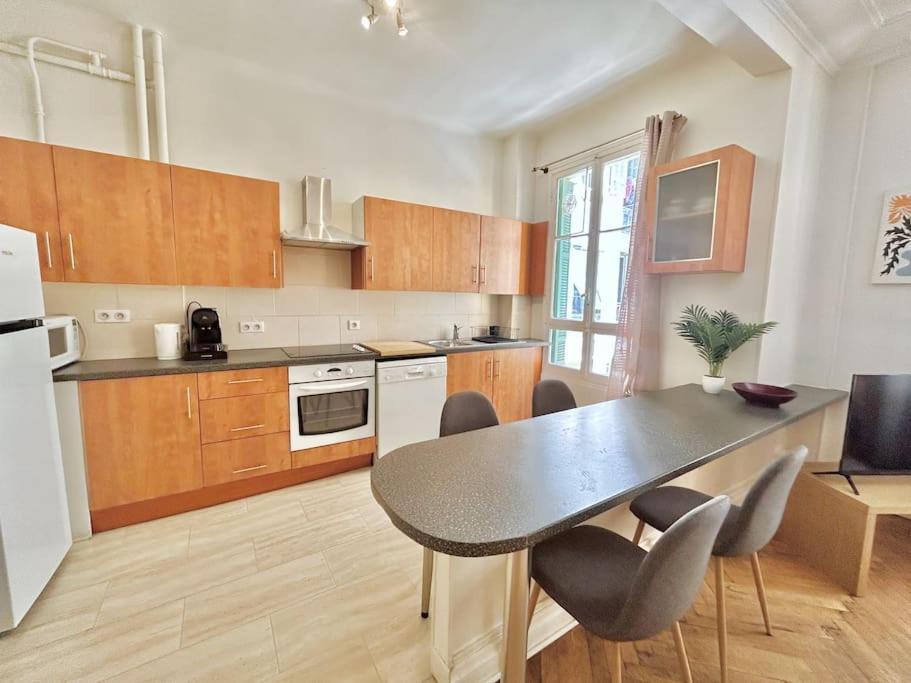 3p En Centre Ville, Spacieux Et Calme Nice