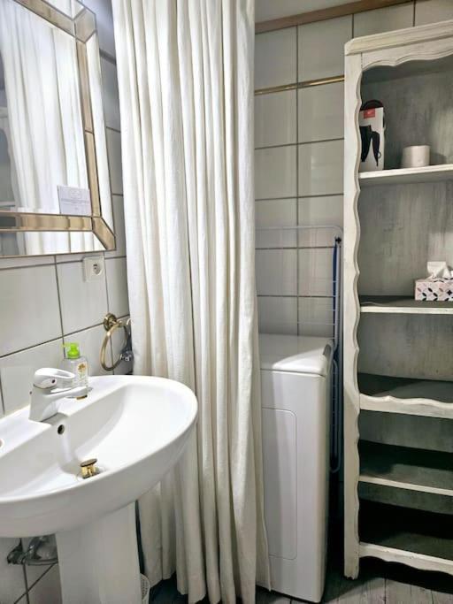 Promenade Apartment *