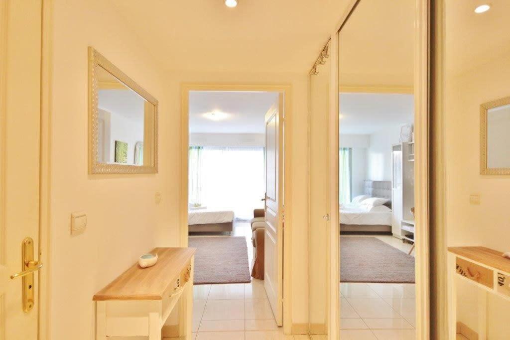 Le Palais De Med Promenade Des *