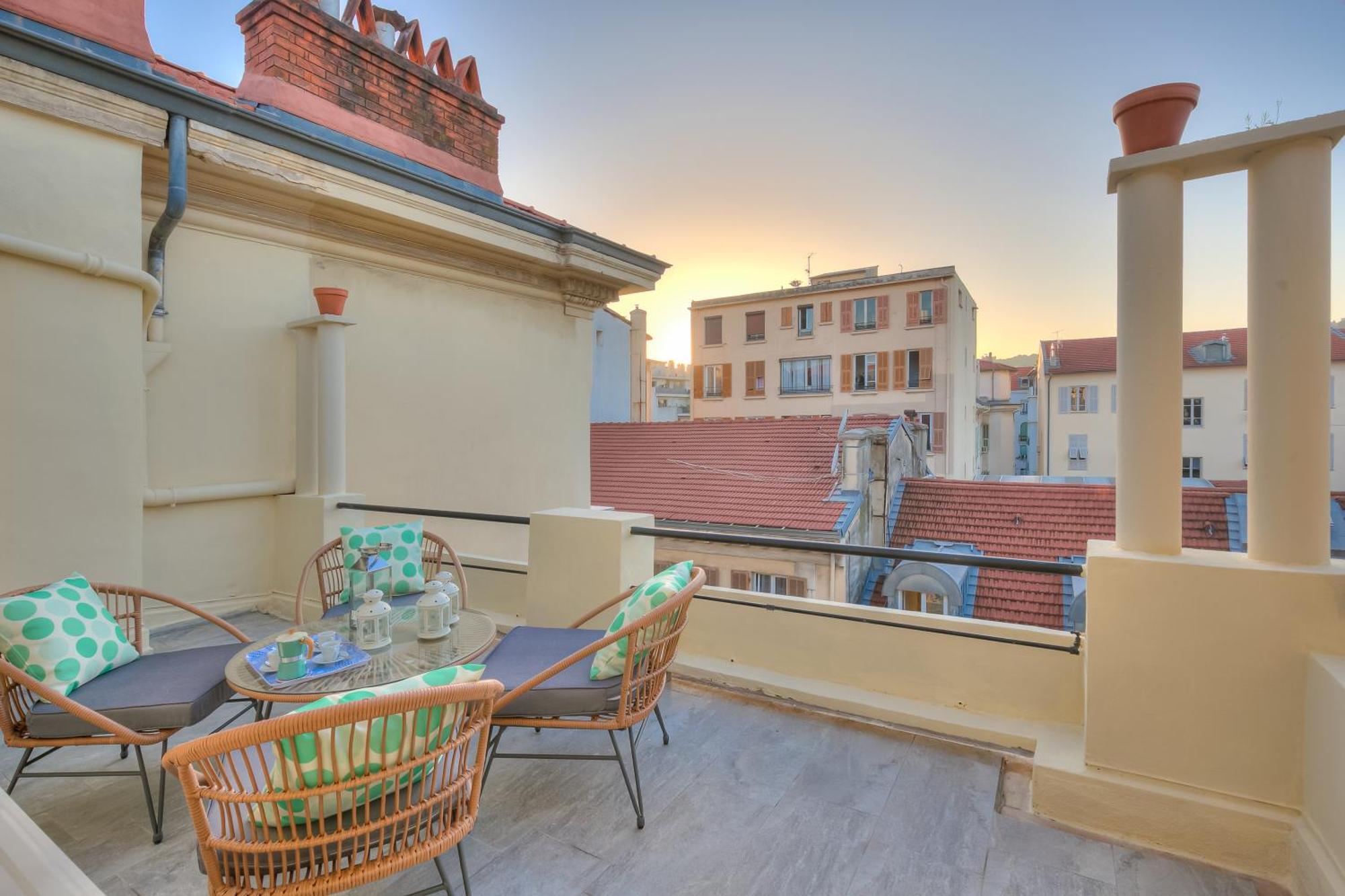 Paganini Center - Happy * Nice