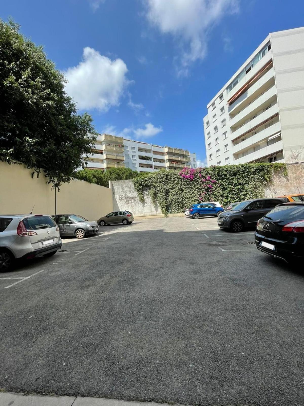 Grand Appart Climatise Avec Parking *