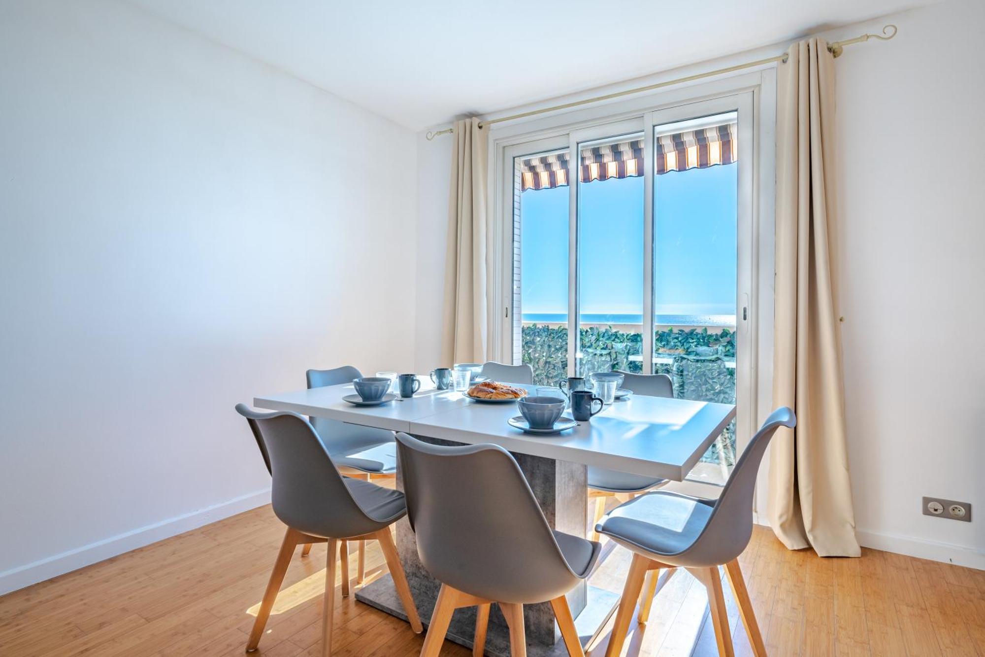 Appartement Superbe 3p Vue Avec Parking Nice