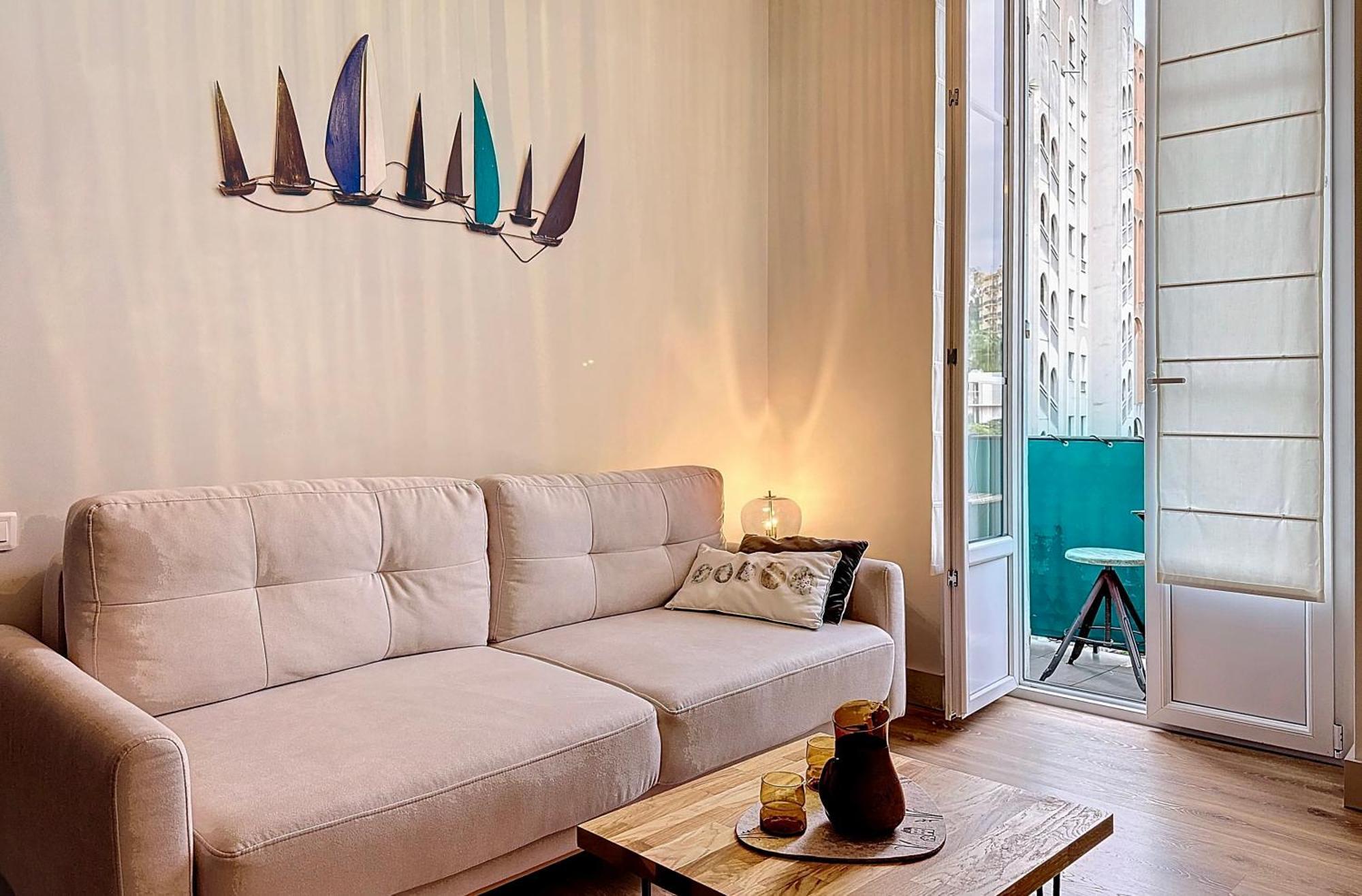 Charming 2-bedroom Retreat Near Center With Excellent Transport Links Nice