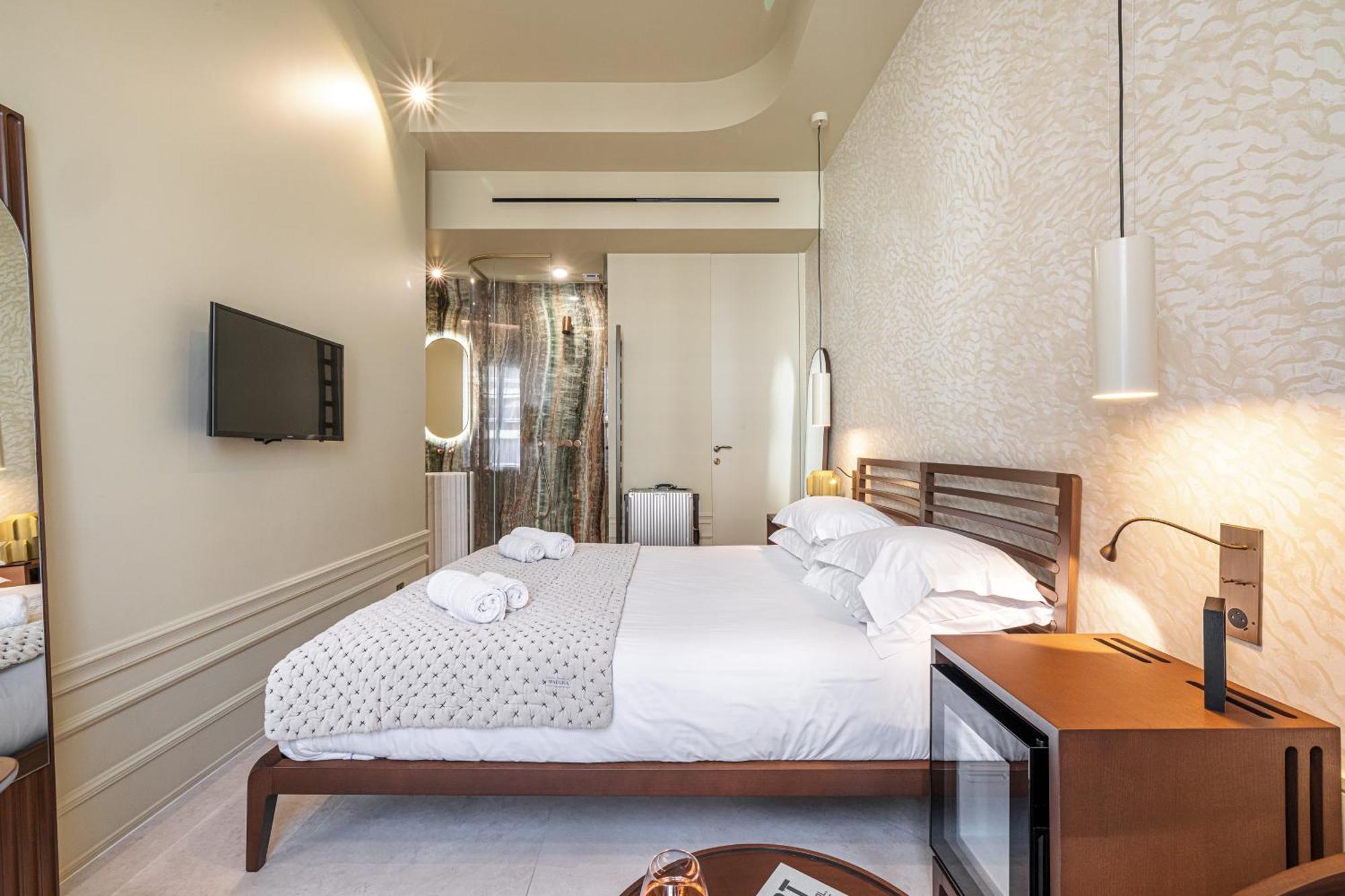 Hotel Naomi