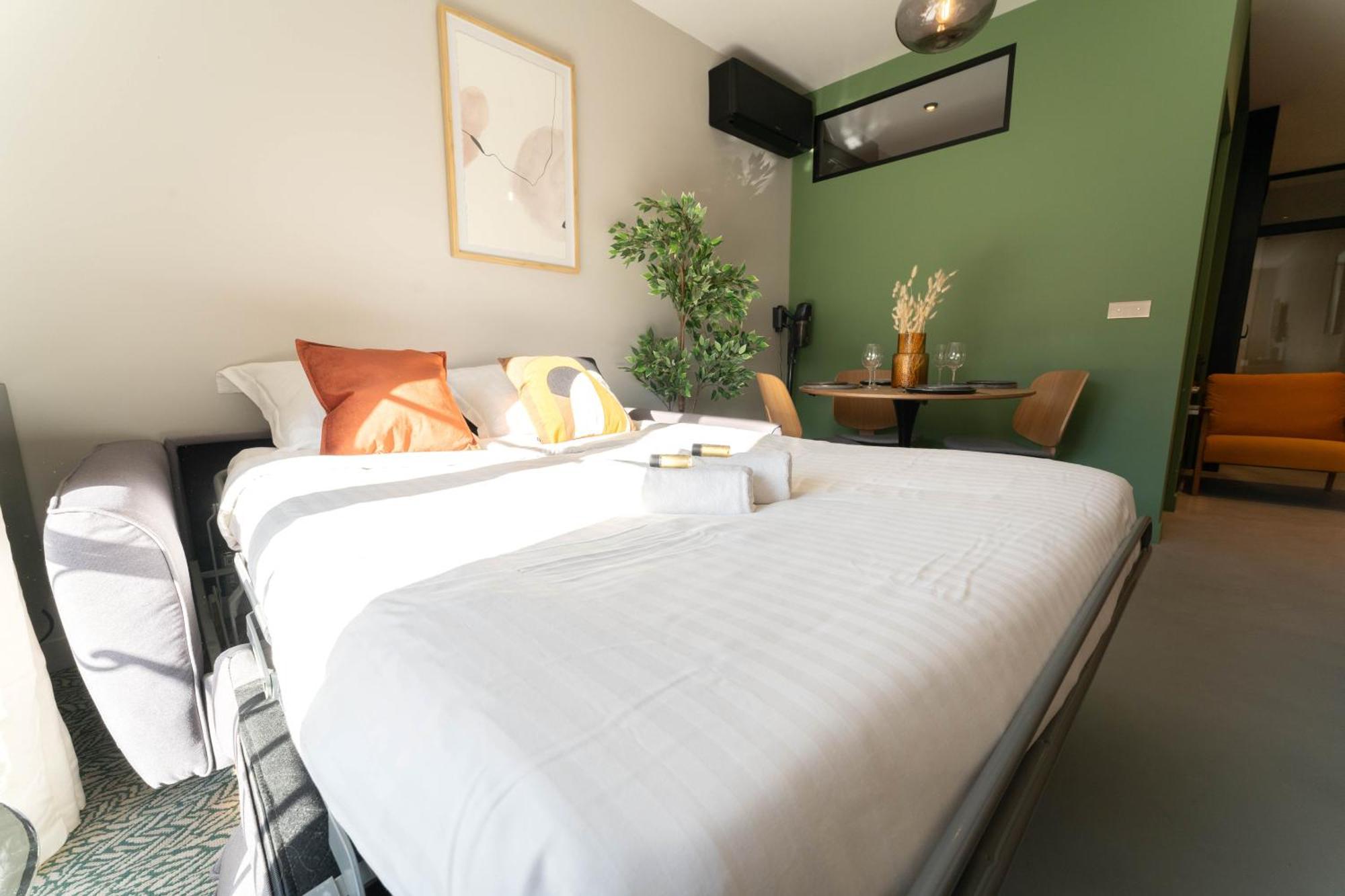 Old Town Diamond, Adorable Sunny With Ac Apartment Nice