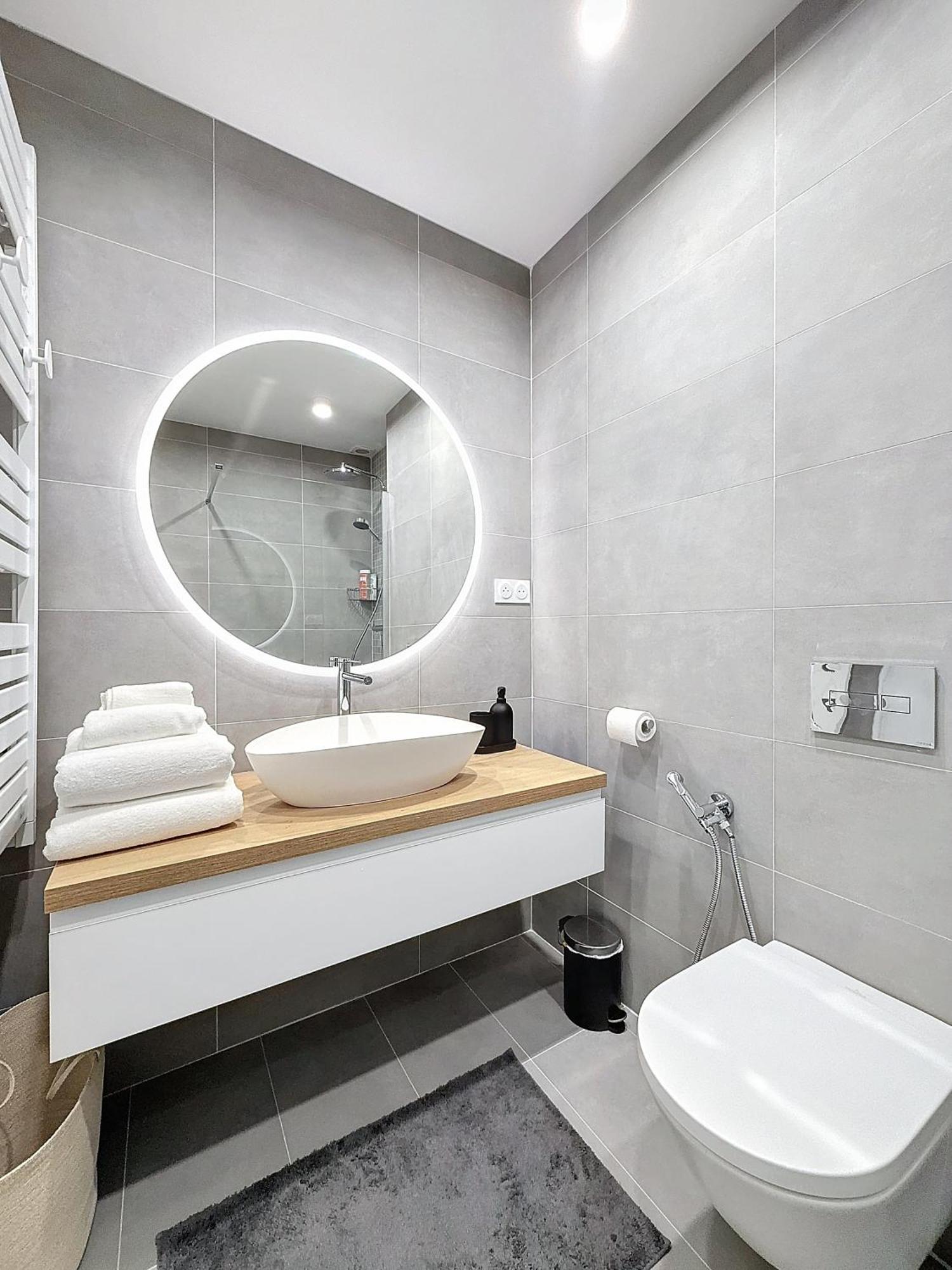 Seaview Promenade Des 2brs Parking Cars 1800 Kg Max Apartment *