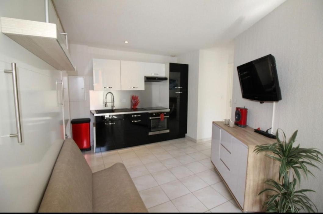 A 2 Pas De La Place Du Pin Et Port! Apartment Nice