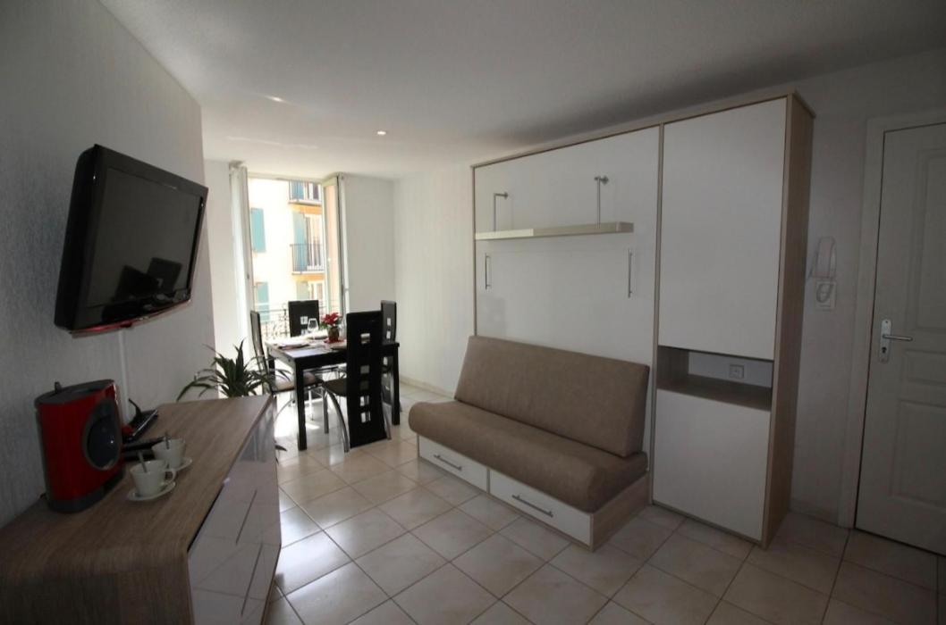 Apartment A 2 Pas De La Place Du Pin Et Port! Nice