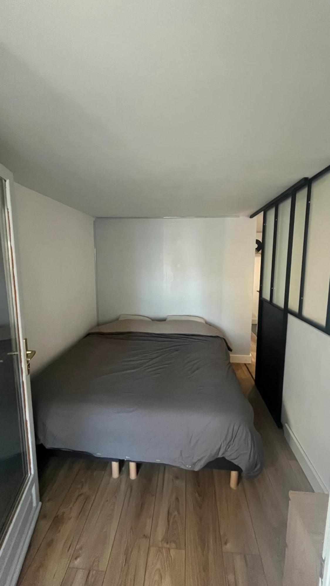 Au Port De Nice, Proche Des Plages