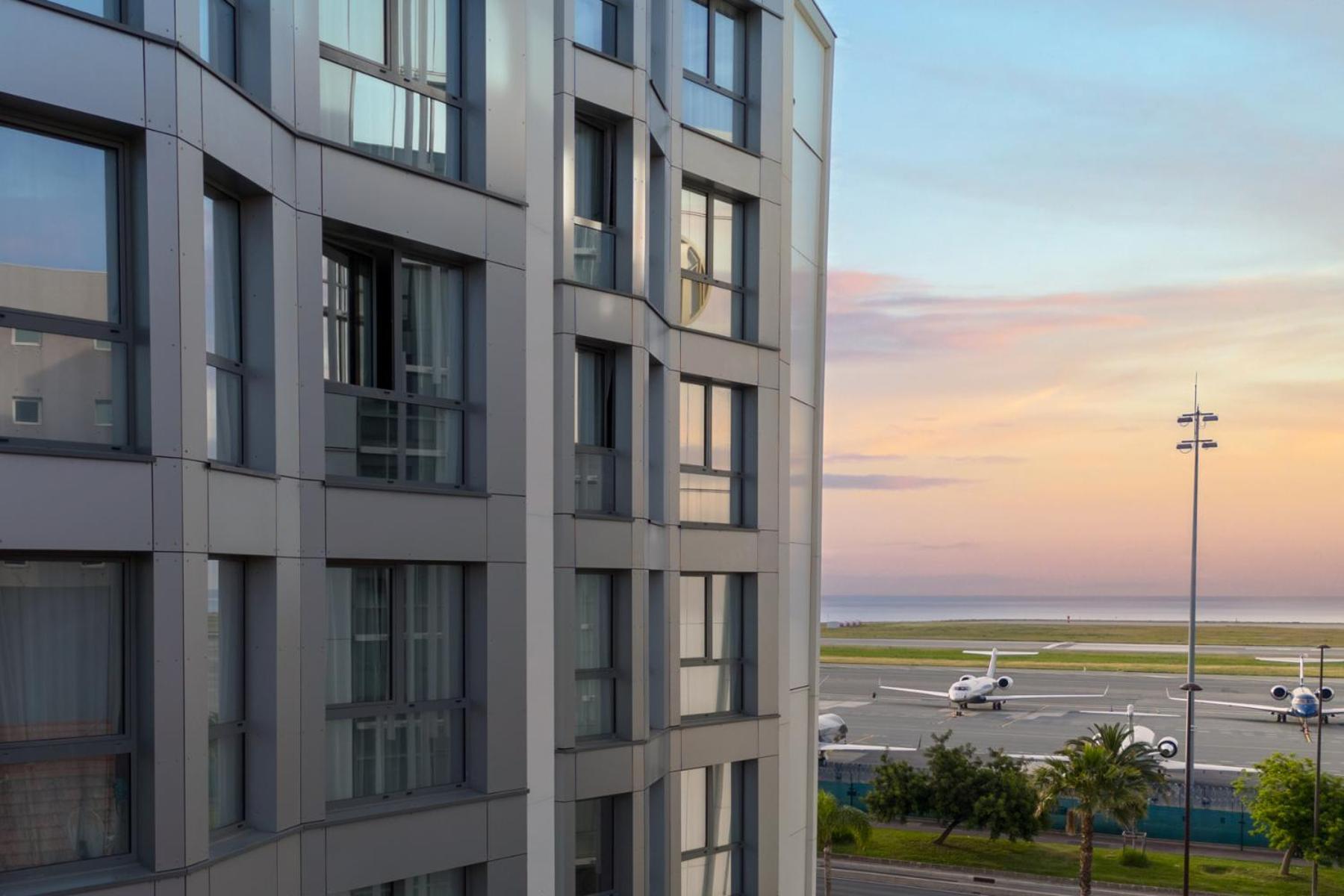 Aparthotel Nemea Arenas Aeroport