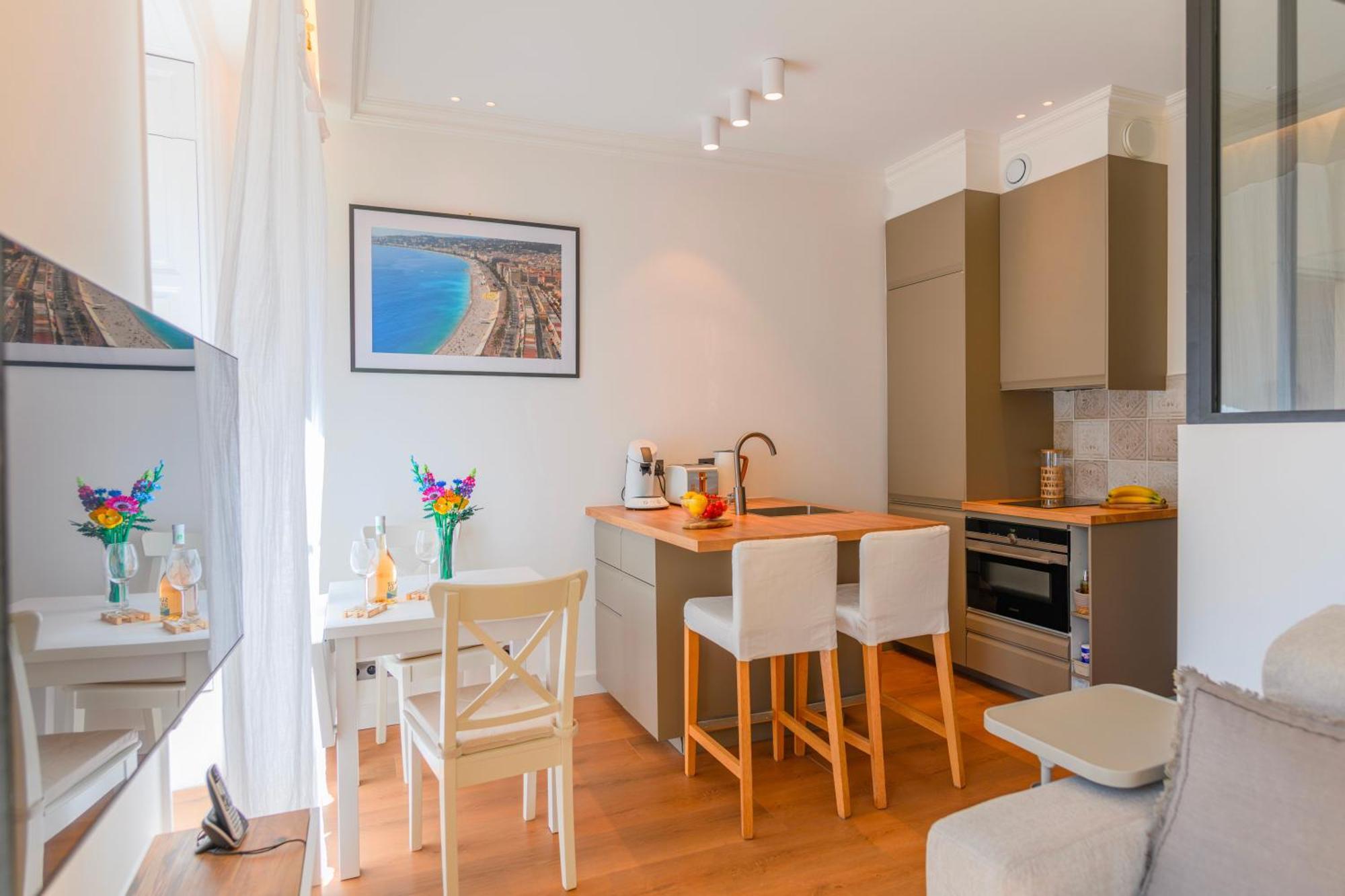 Hyper Centre, Balcon, 5min De La Plage, Ac Apartment *