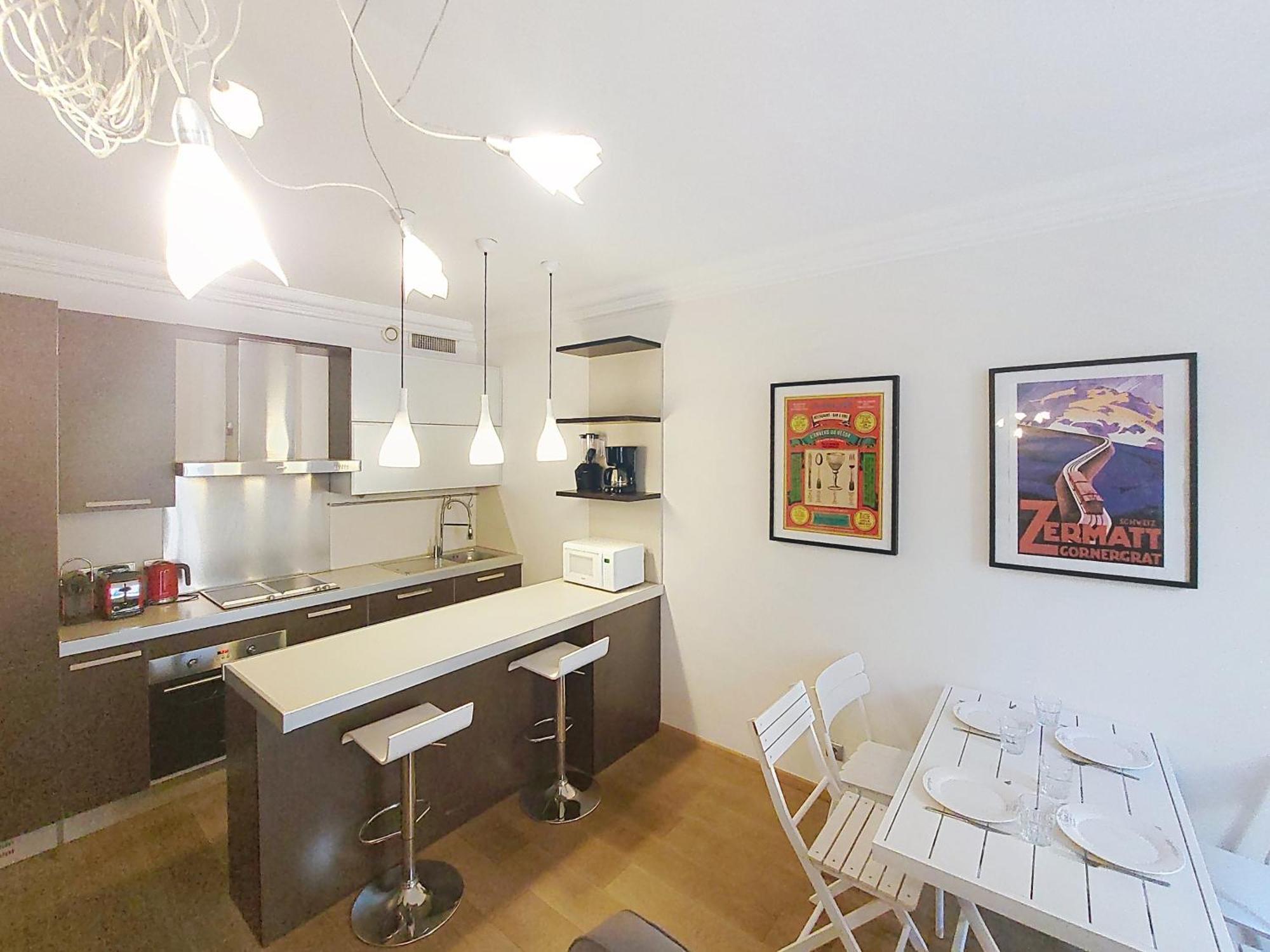 Nestor&Jeeves - California - Central - Very Close Sea Nice