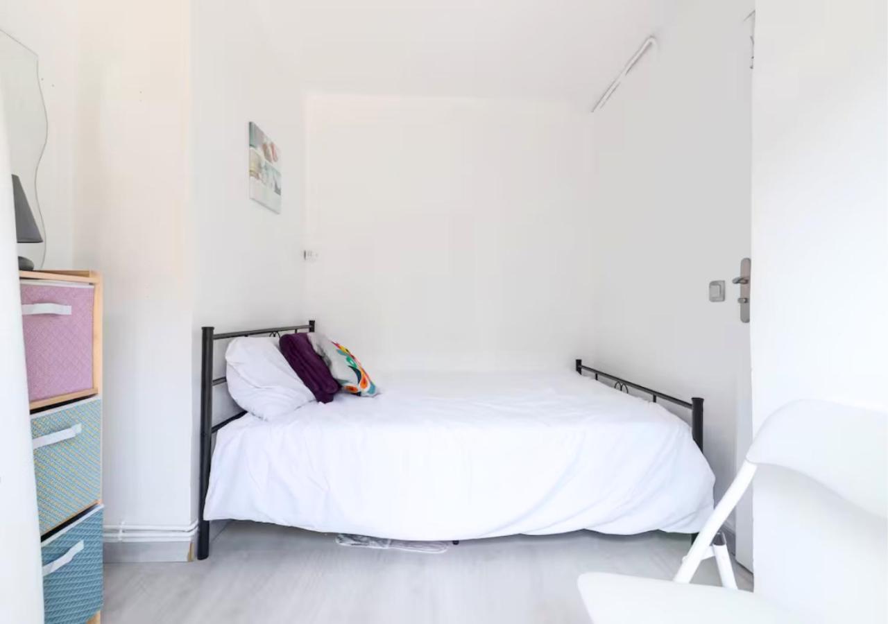 Beautiful & Spacious 2 Bed Near Center Apartment