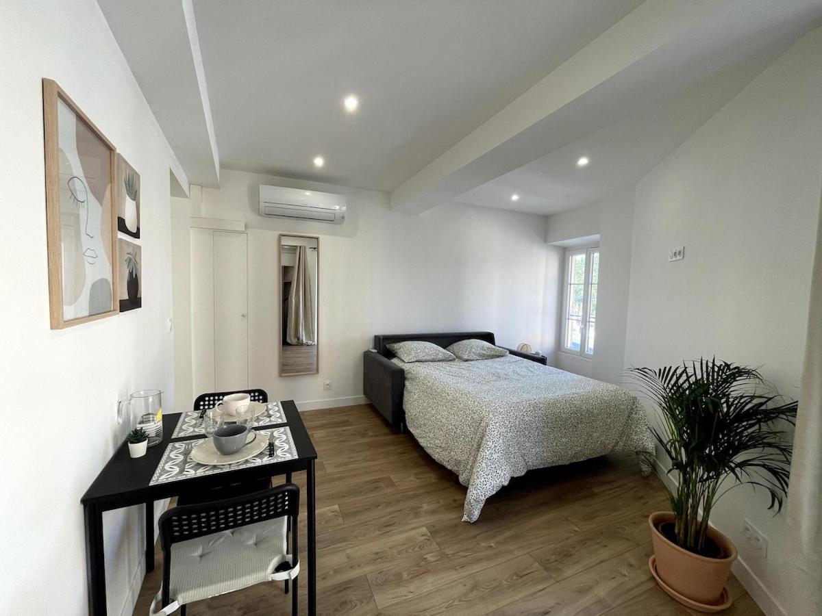 Joli Place Garibaldi, Vieux-nice, Port *