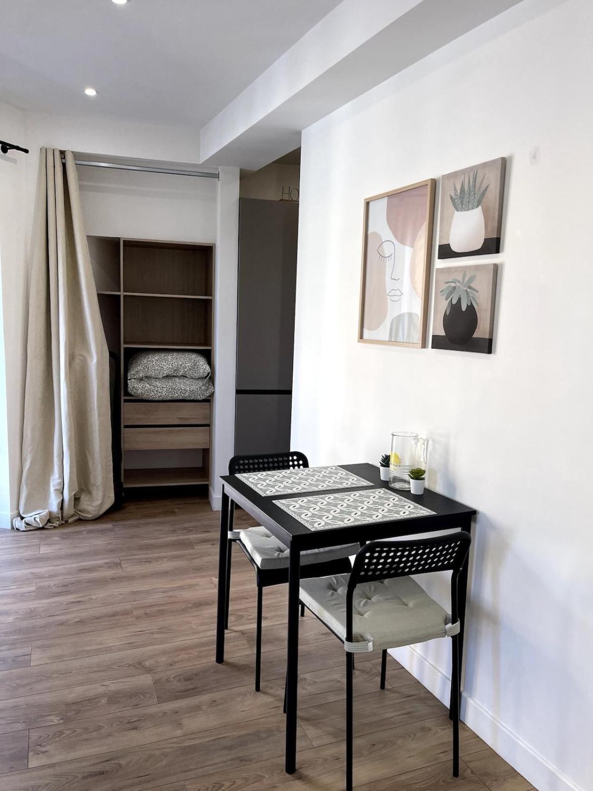 Joli Place Garibaldi, Vieux-nice, Port