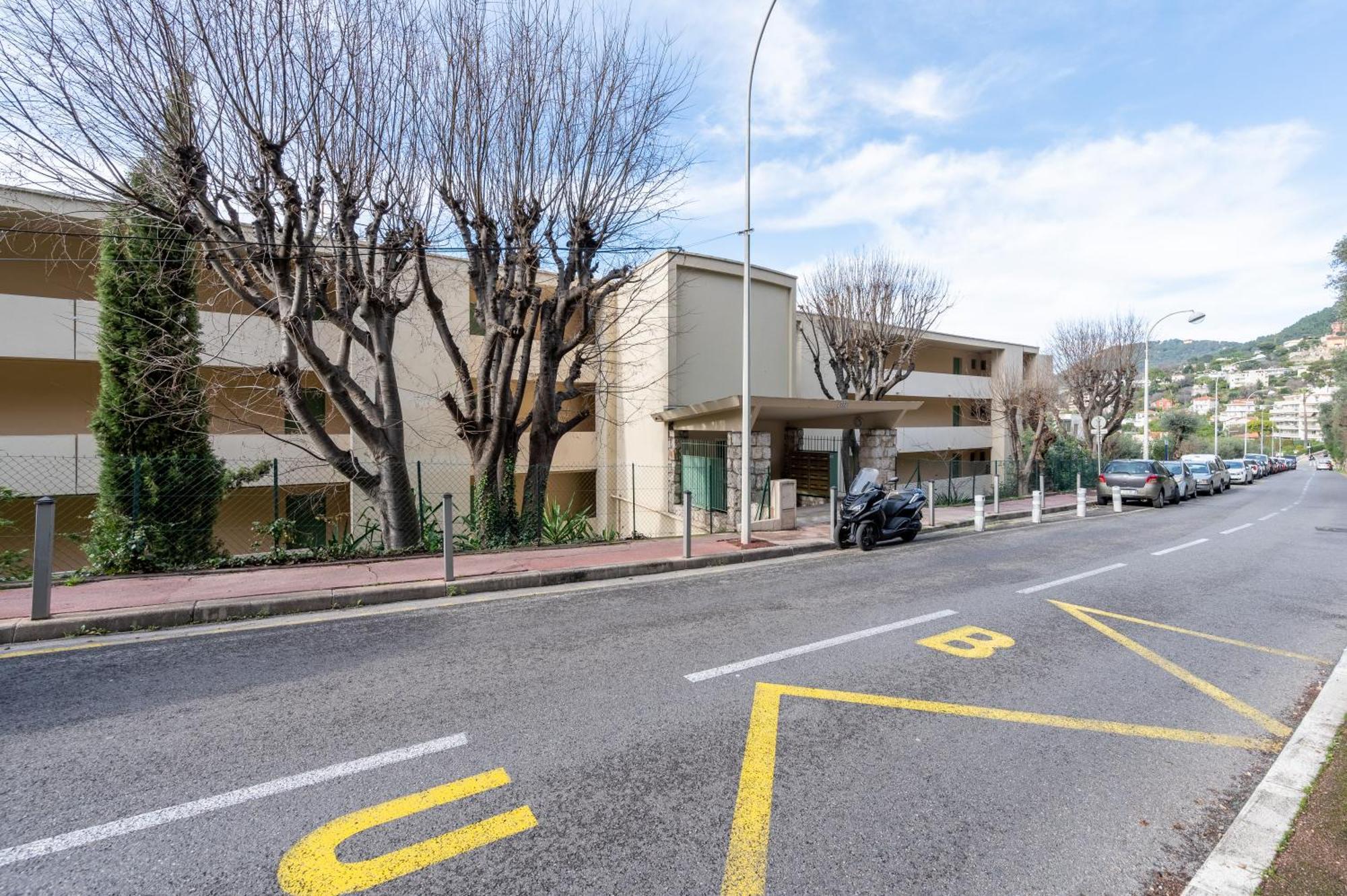 Cozy Close To Port Of