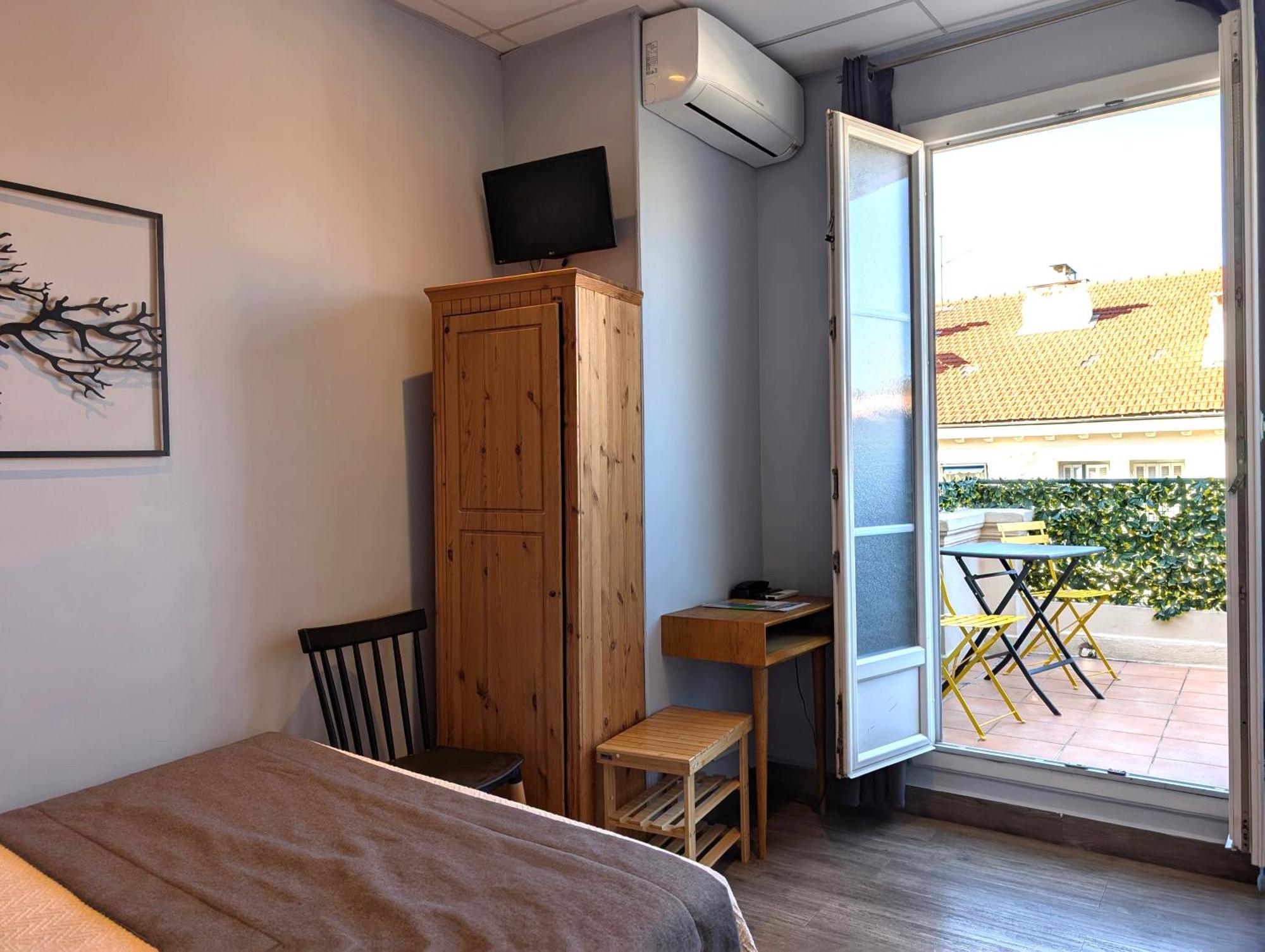 Hotel H33