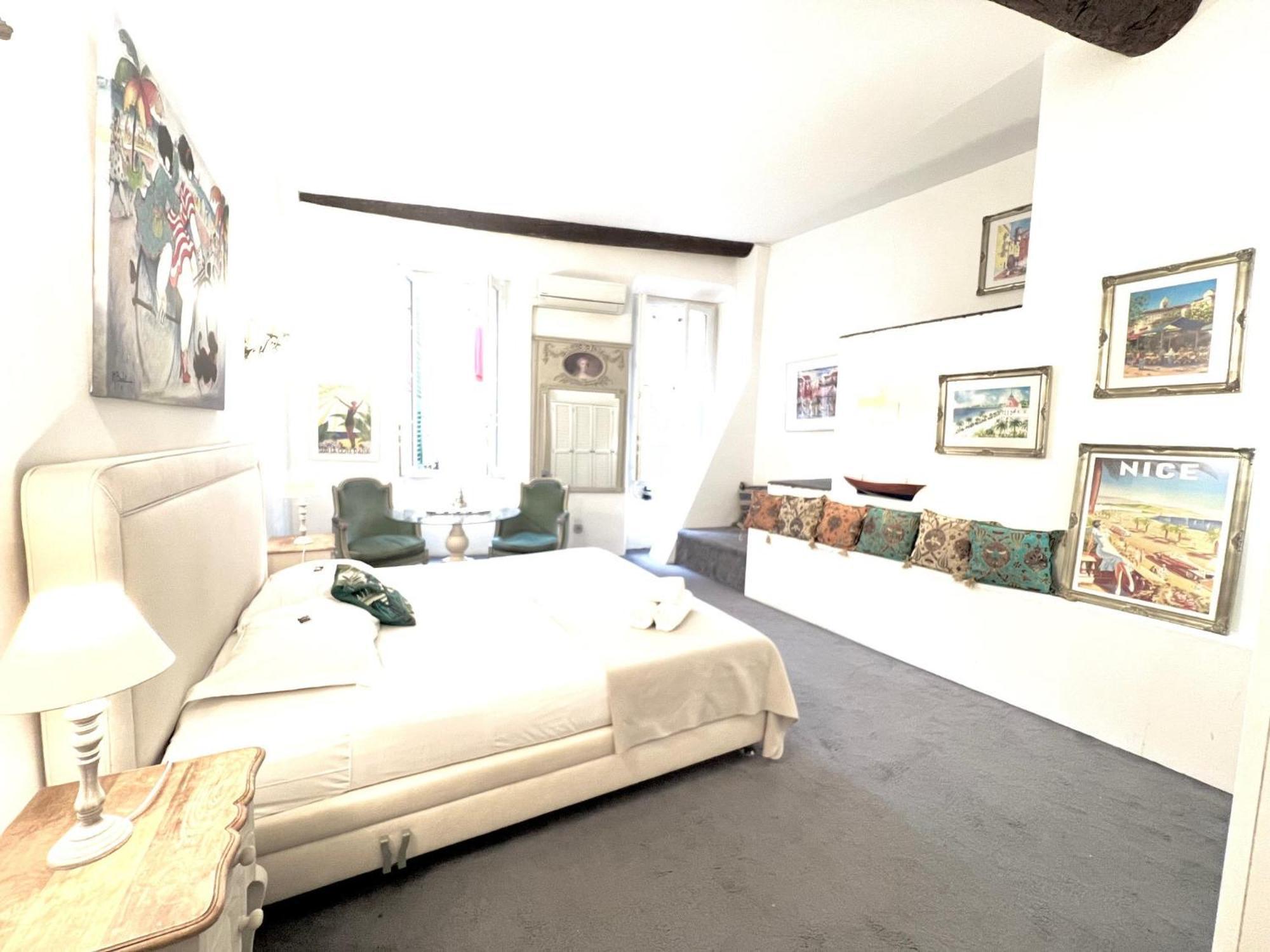 Apartment Riviera: Charming 4-room Beachside In Old Town *