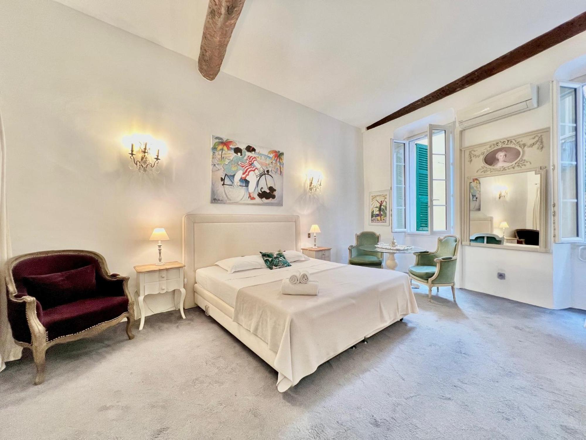 Riviera: Charming 4-room Beachside In Old Town