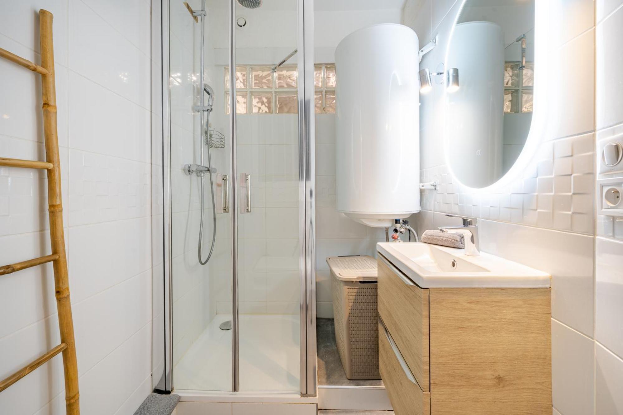 Apartment Vieux-nice 2p Climatise Balcon