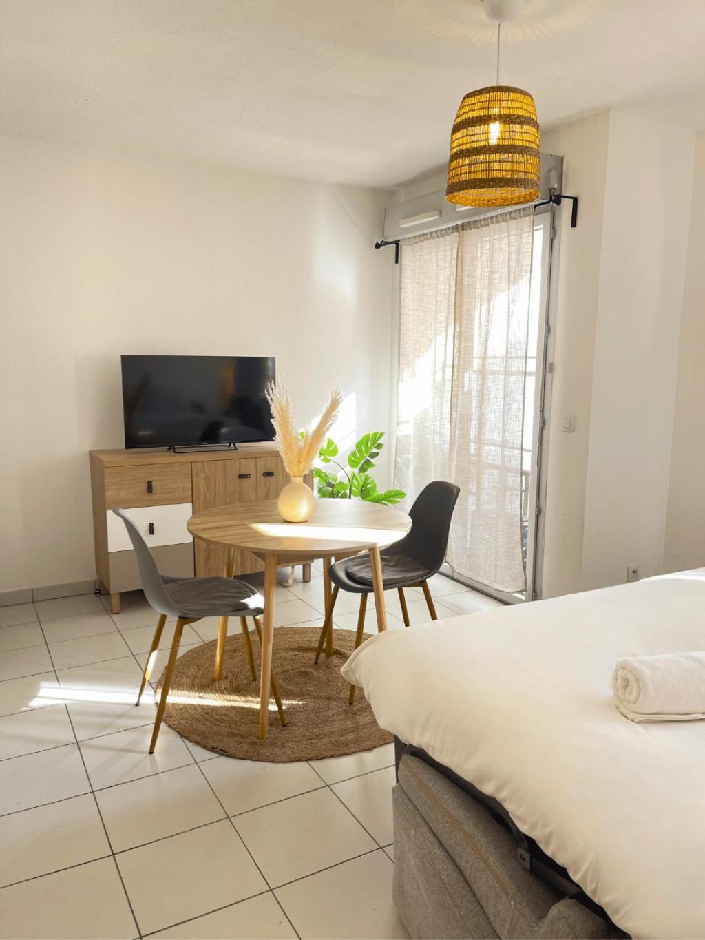 Studio, Climatisation, Terrasse, Parking, 1 Min Tramway
