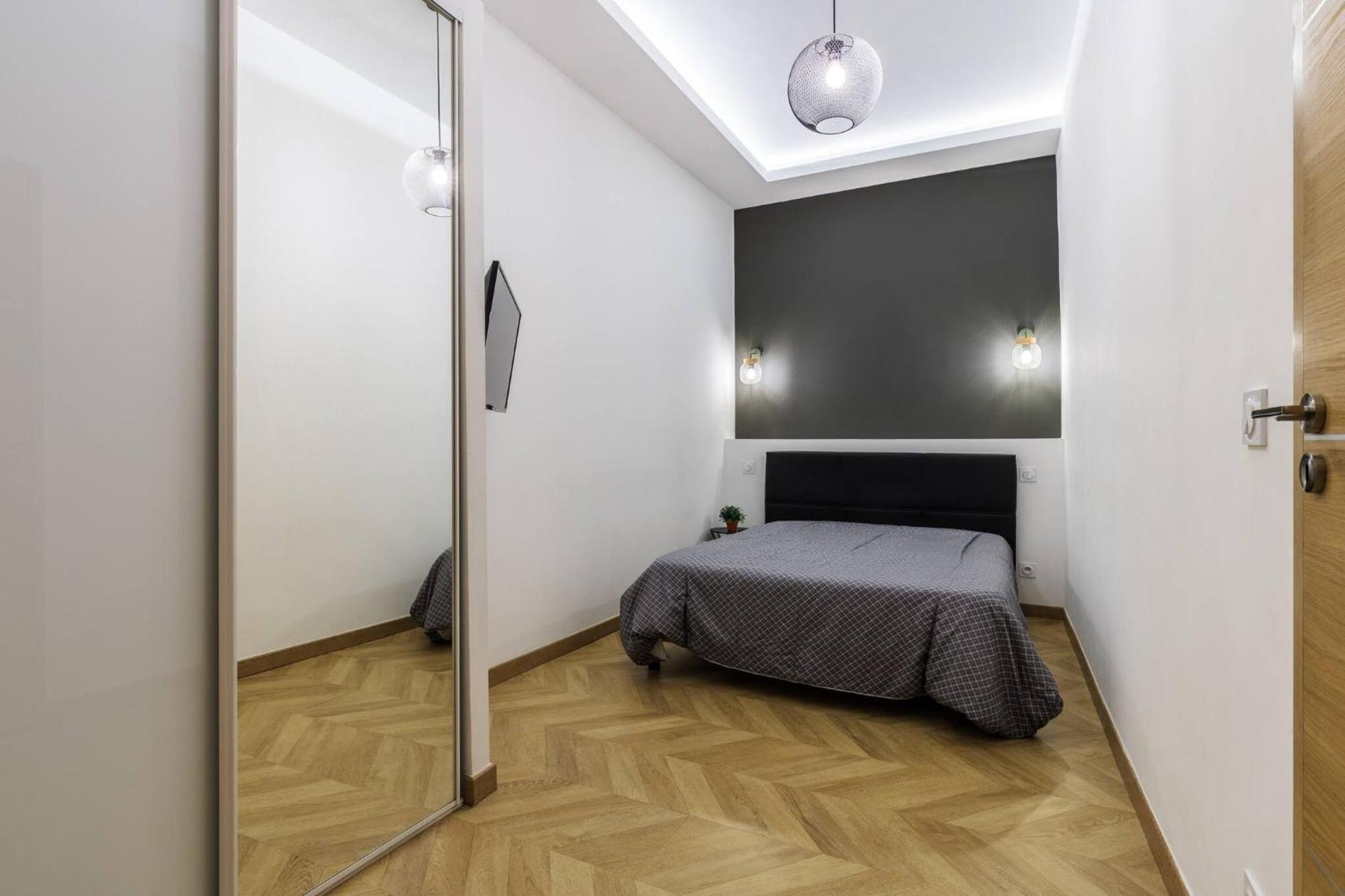 Joli 2 Pieces Au Port De Nice