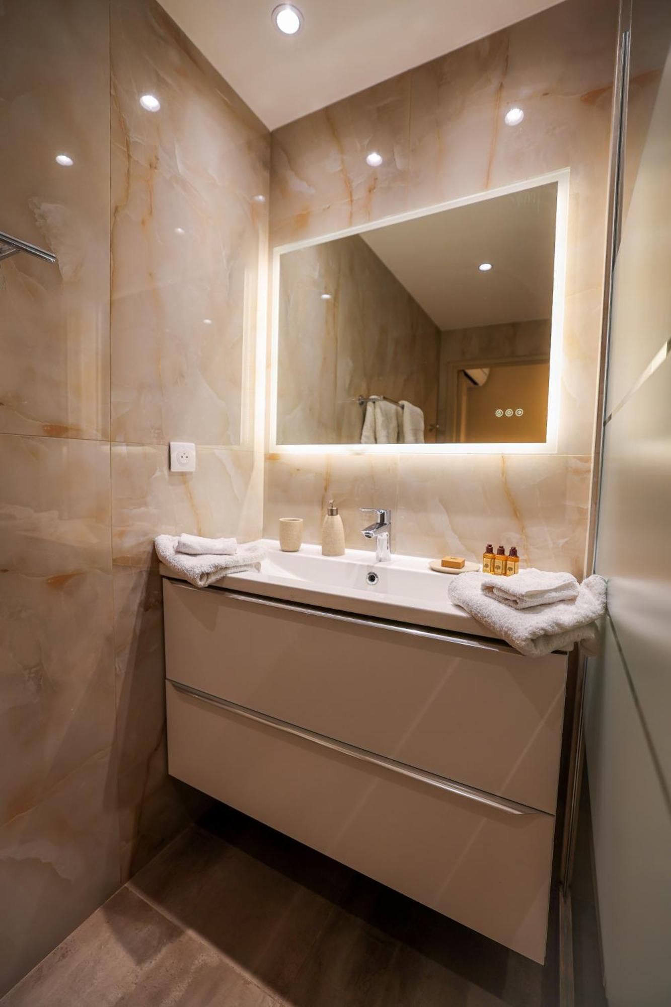 Azurappart Brilliant 2room, Massena * Nice