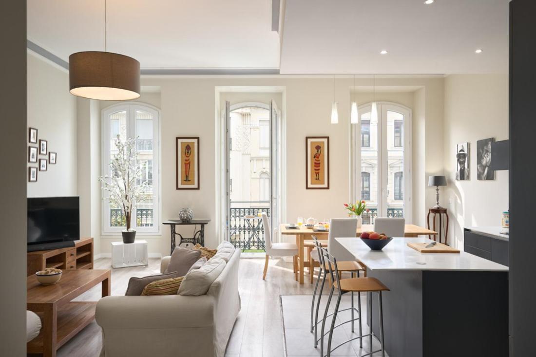 Sunlight - Gisele - Hyper Central, 1 Bedroom With Large Living Apartment