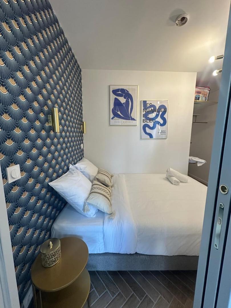 Moon Apartment *