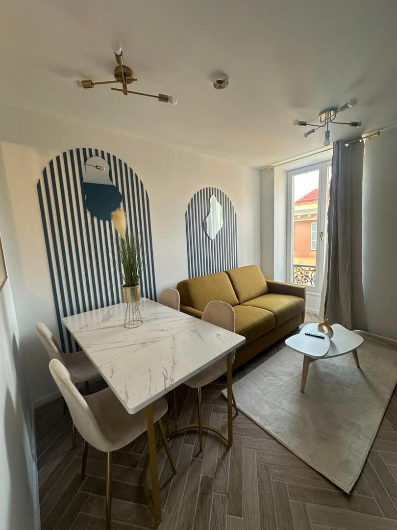 Moon Apartment *