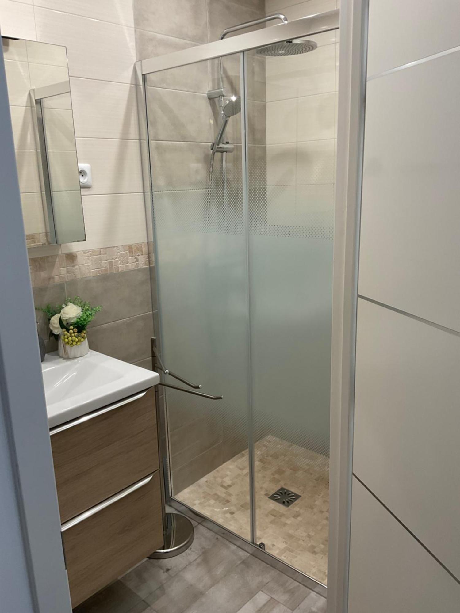 Coin Nuit Terrasse Parking Clim Apartment *