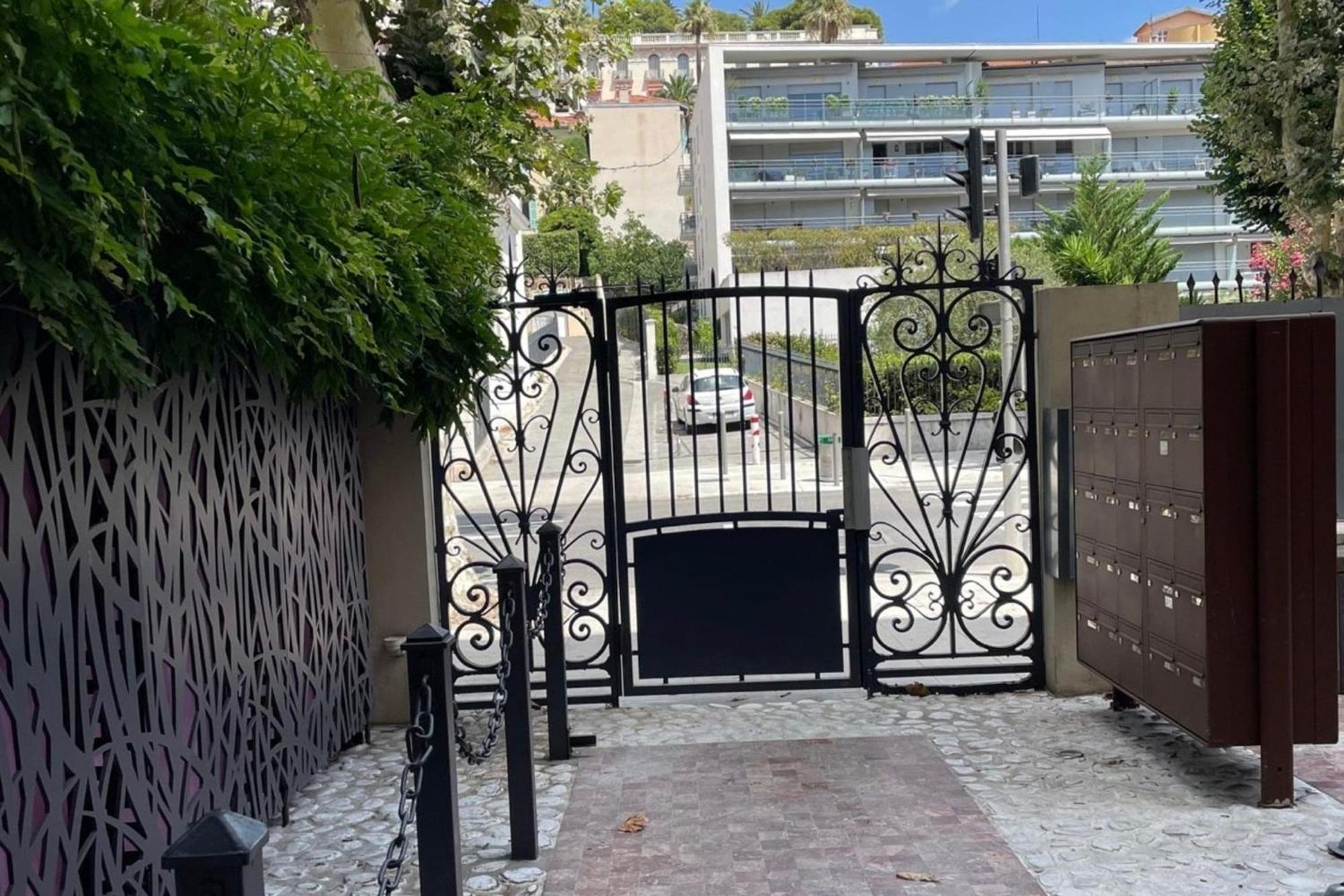 Two-rooms With Balcony In Nice