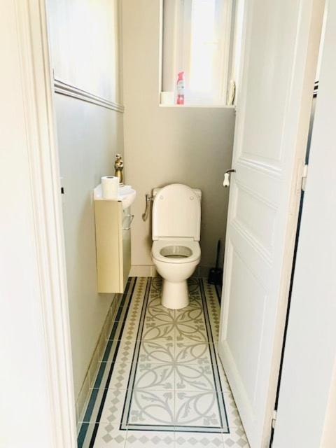 Spacious 5 Min To Sea Apartment *