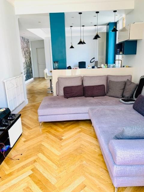 Spacious 5 Min To Sea Apartment *