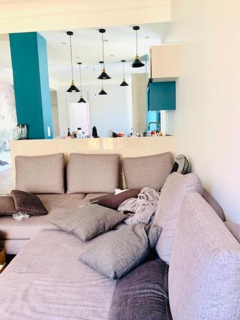 Spacious 5 Min To Sea Apartment *