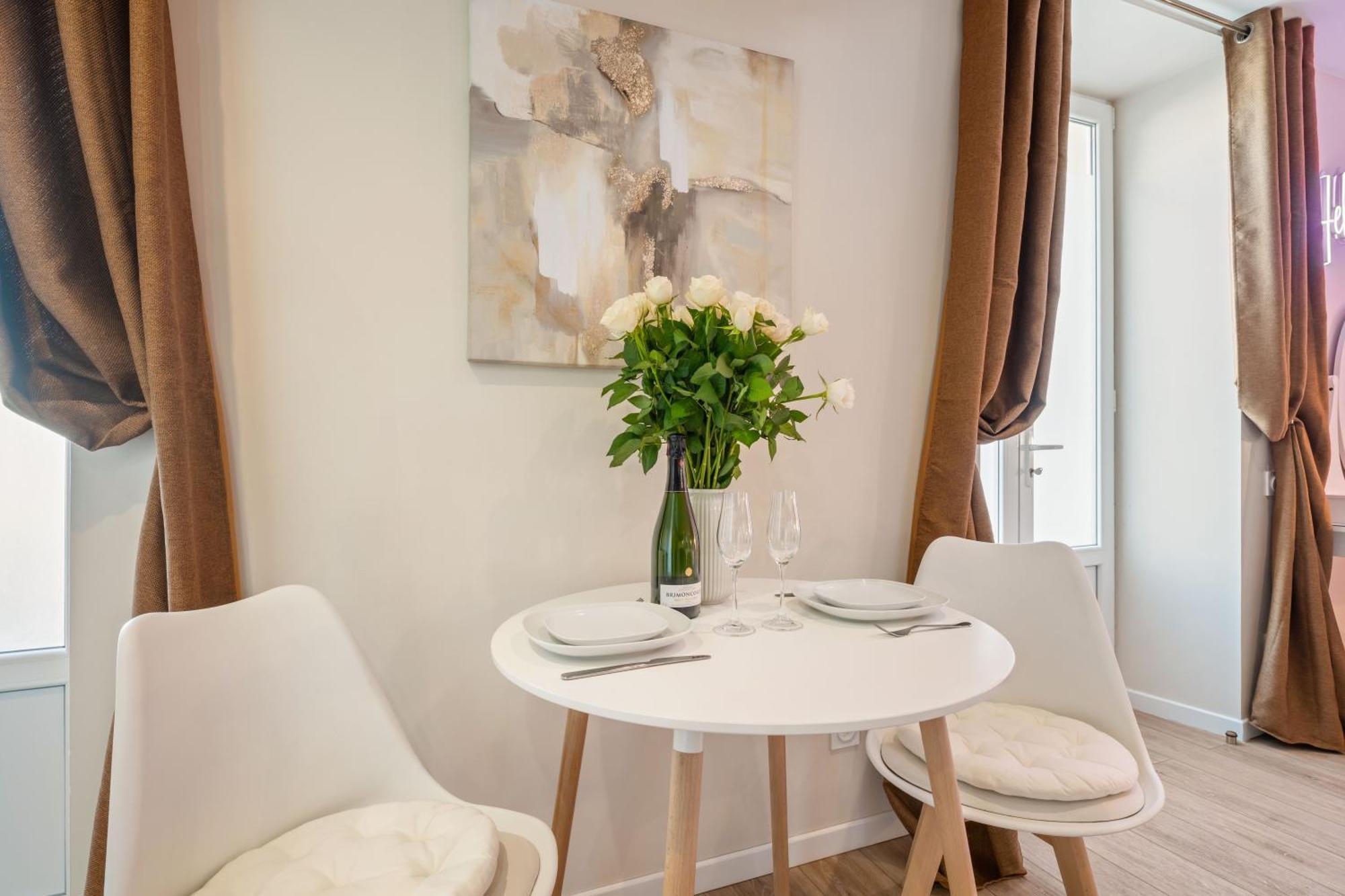 Renting - Massena - Luxe - Jacuzzi - Terrace - King Bed - Ac * Nice