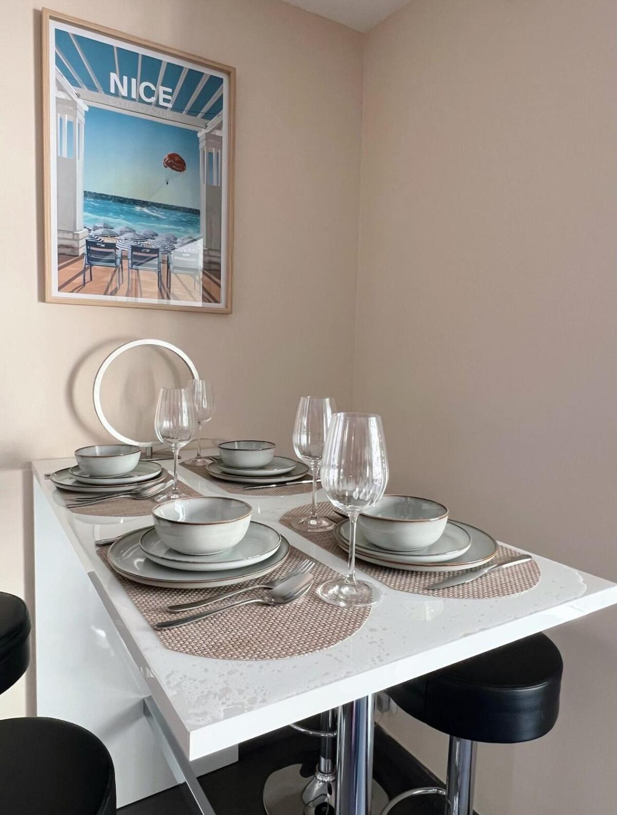 Elegant Avec Balcon Pres De La A Apartment *