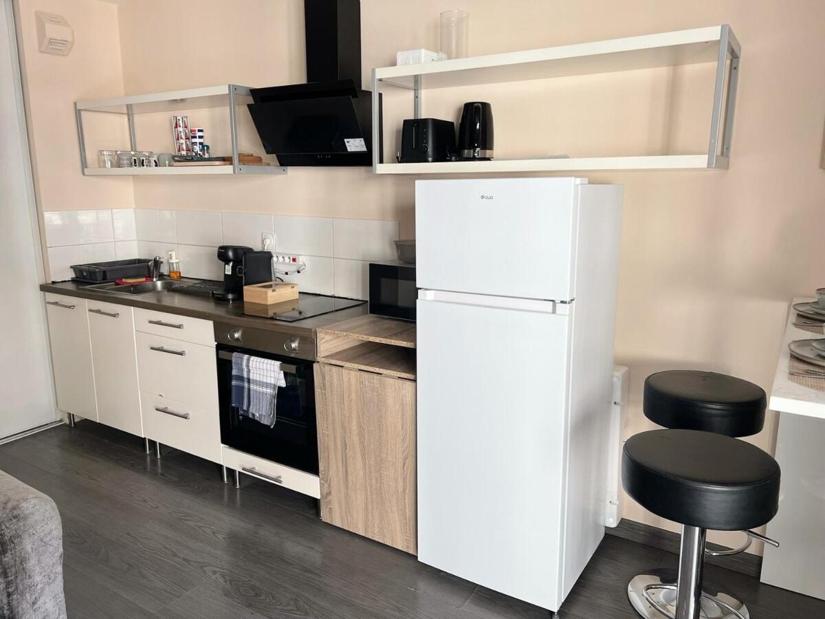 Apartment Elegant Avec Balcon Pres De La A *