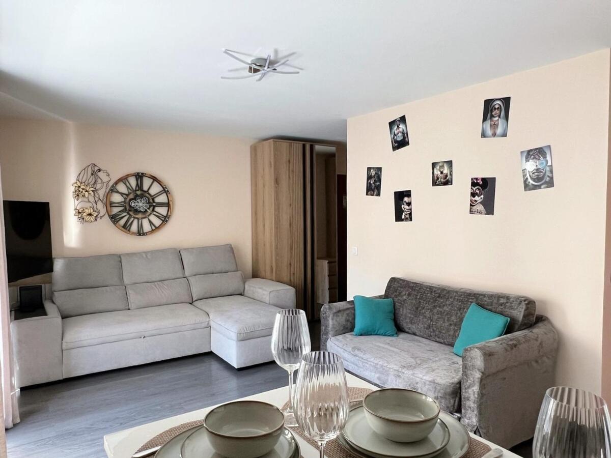 Elegant Avec Balcon Pres De La A