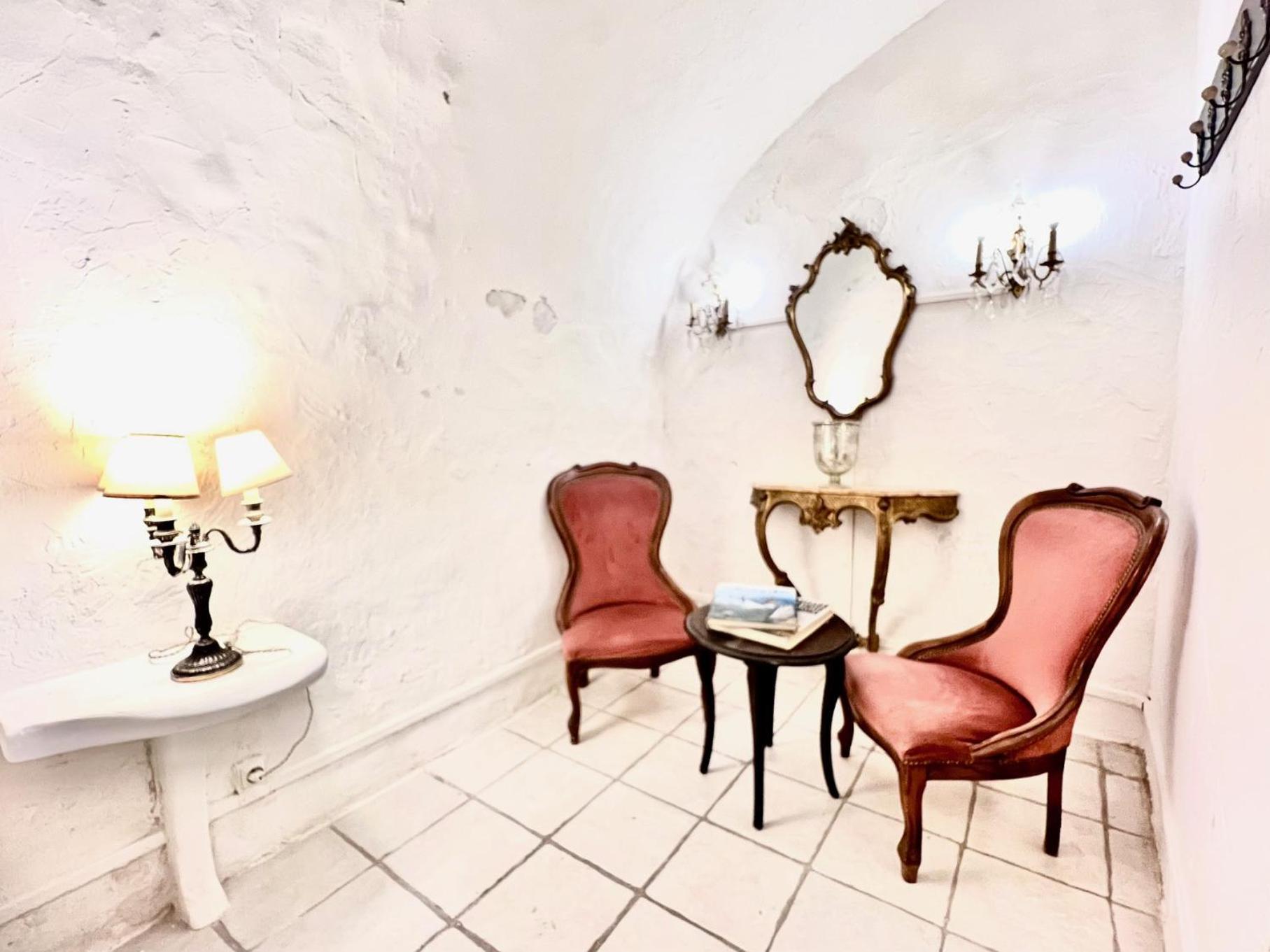 Apartment Riviera: Charming 4-room Beachside In Old Town Nice