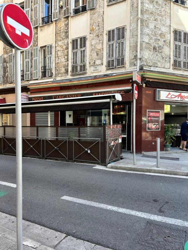 Center - 1 Min Train Station & Main Street *