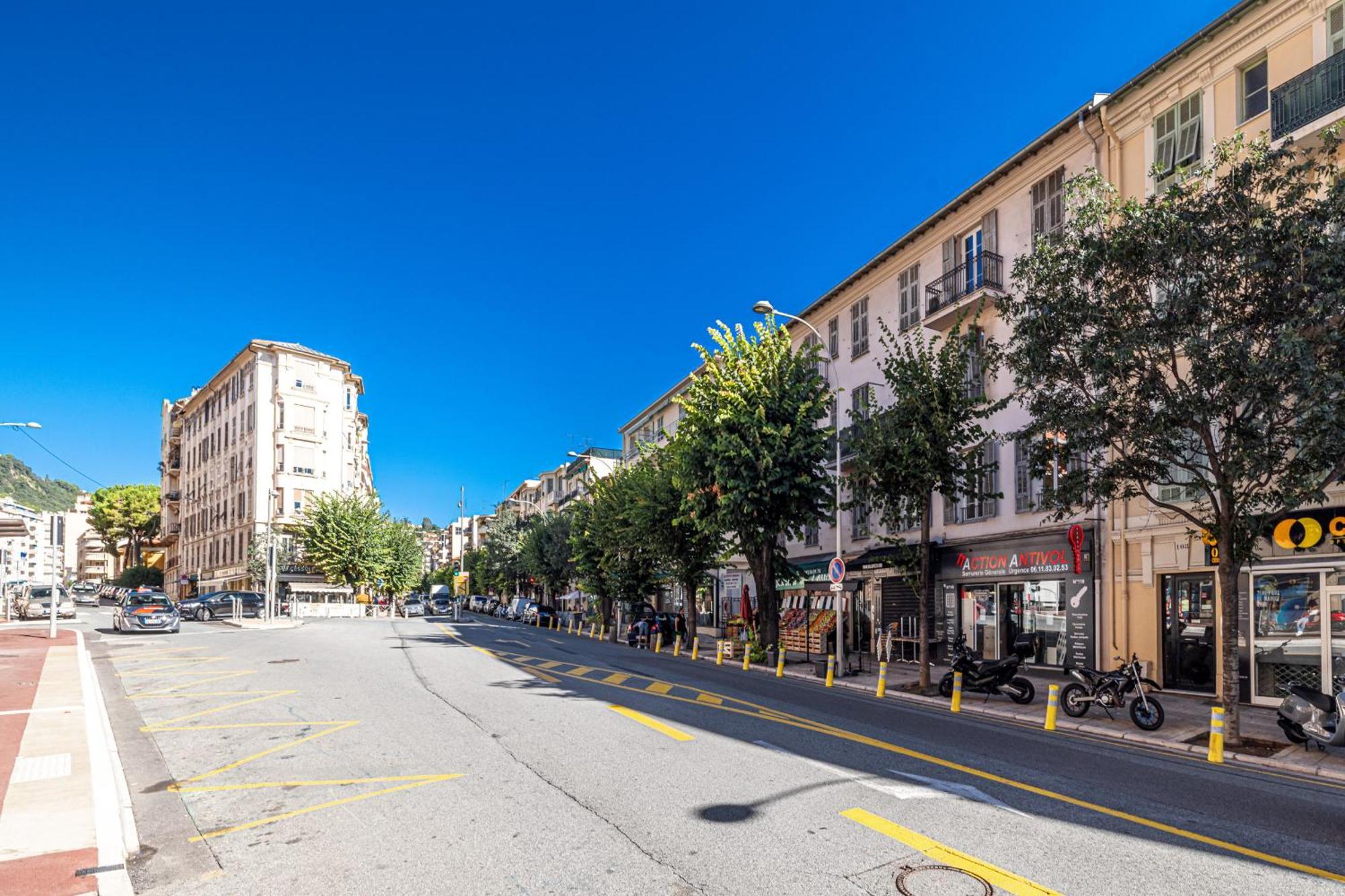 Apartment Large & Confort 2 Bdr Renovated Nice