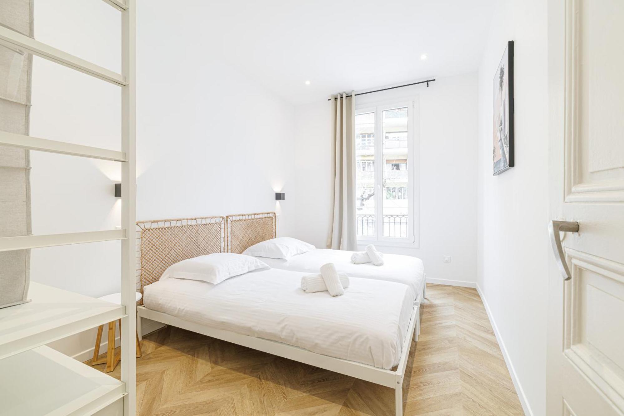 Large & Confort 2 Bdr Renovated Apartment *