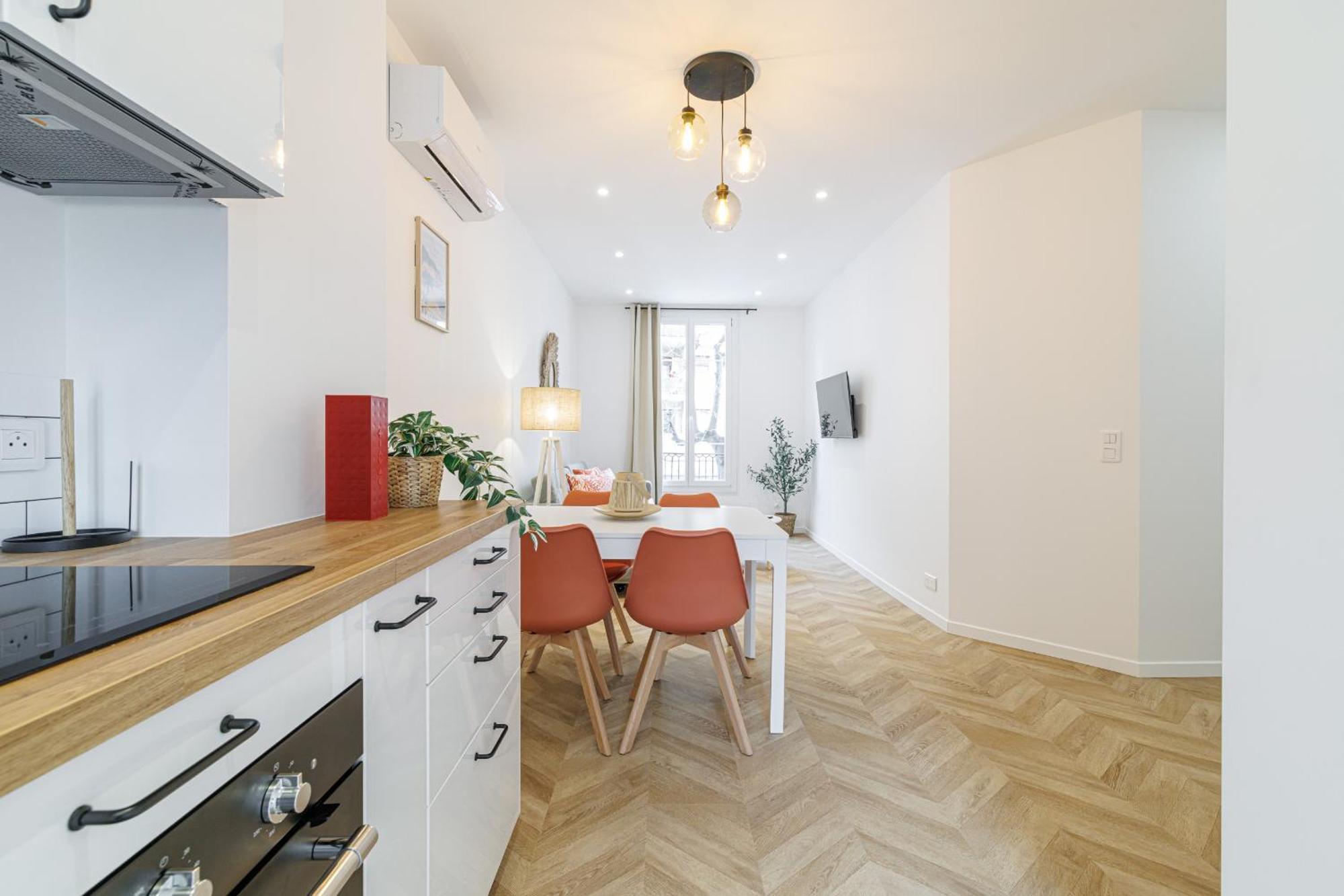 Large & Confort 2 Bdr Renovated Nice