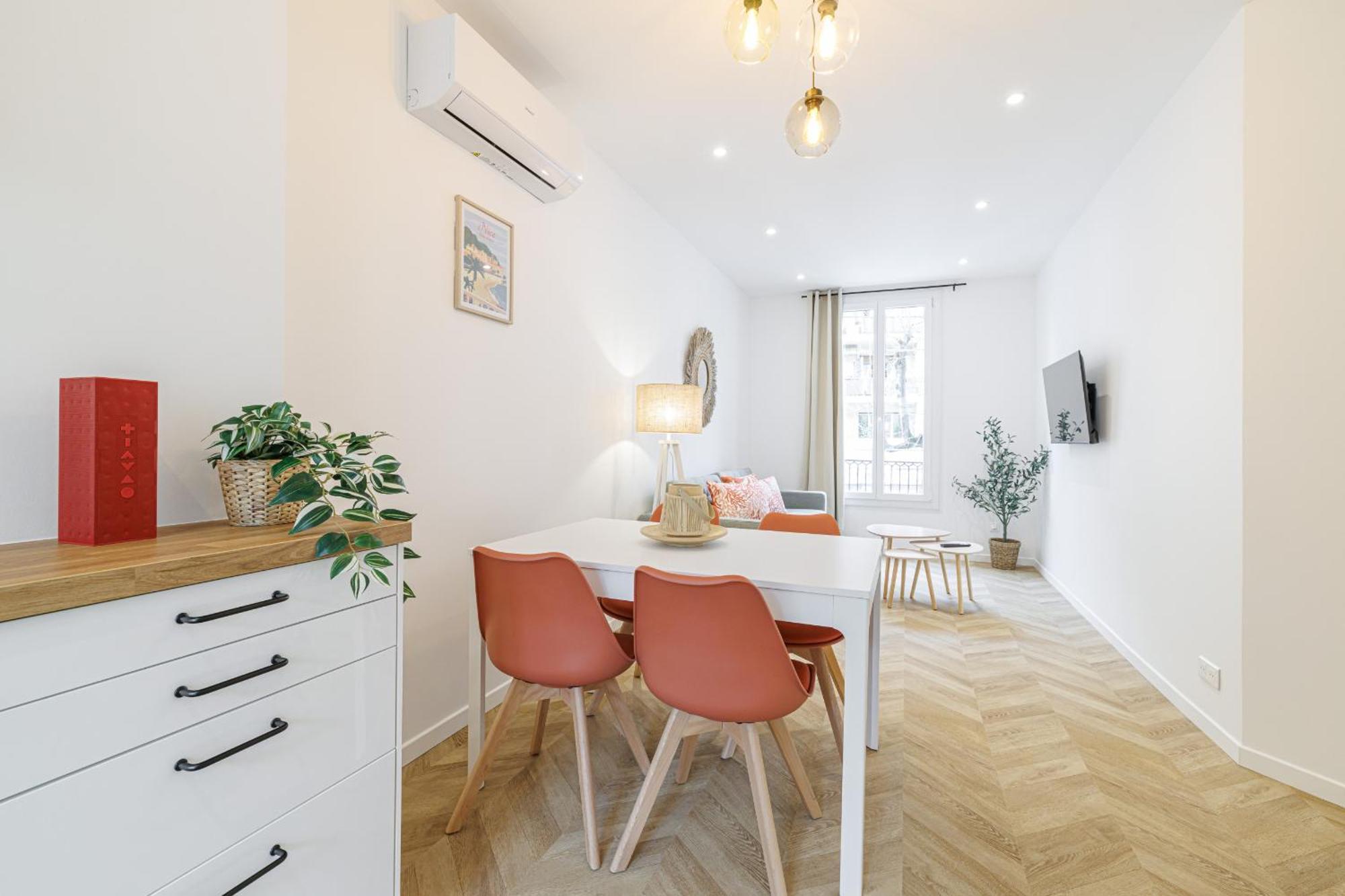 Large & Confort 2 Bdr Renovated Apartment *