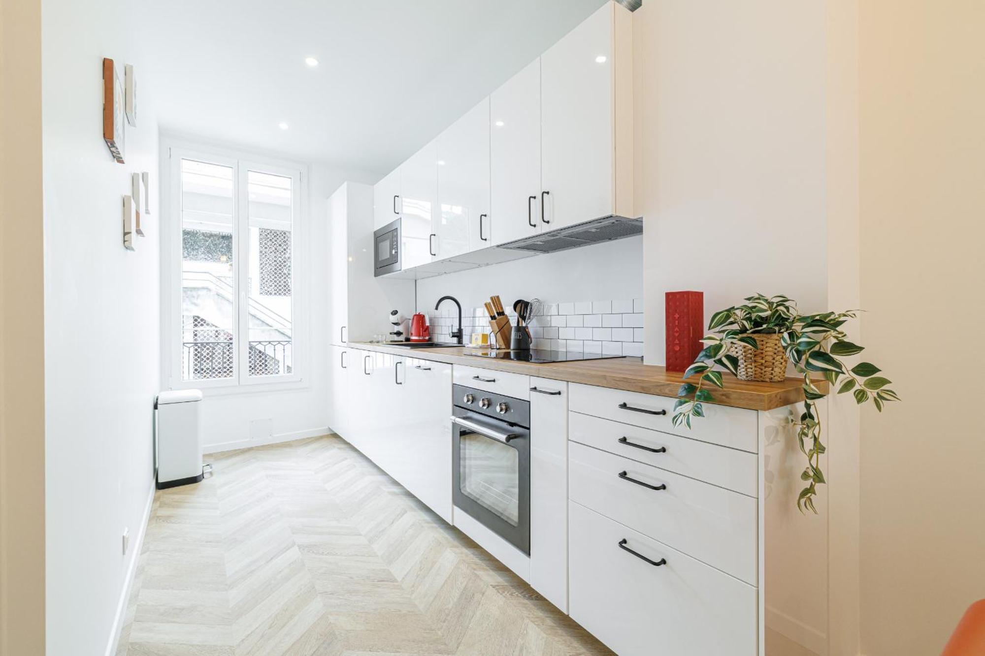 Large & Confort 2 Bdr Renovated Apartment *